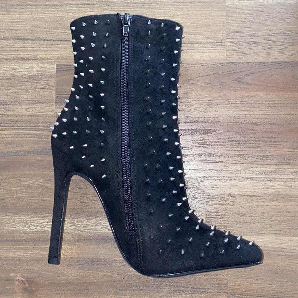 Boots - Picture 5 of 8